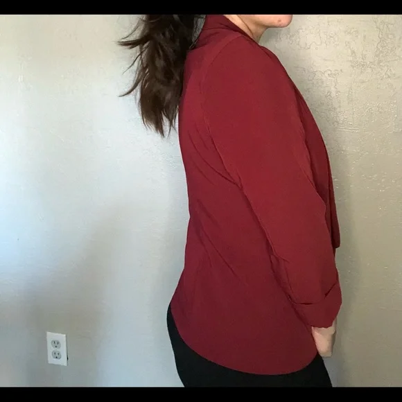 Burgundy Sahara Blazer Size Small (Fits Like size 4) - Picture 13 of 13